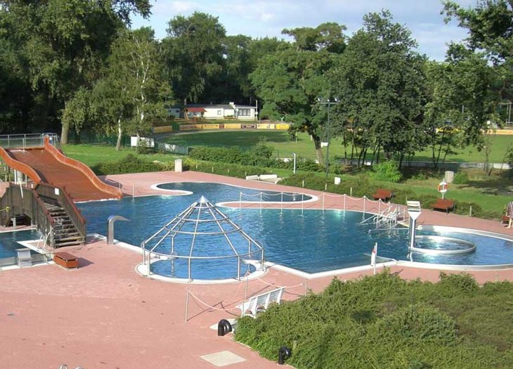 Freibad mit Liegewiese