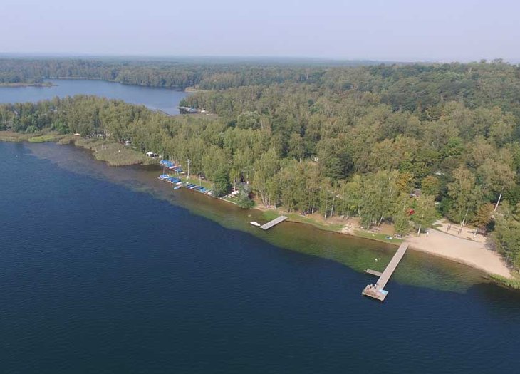 Luftbild vom Bergwitzsee und dem Campingplatz