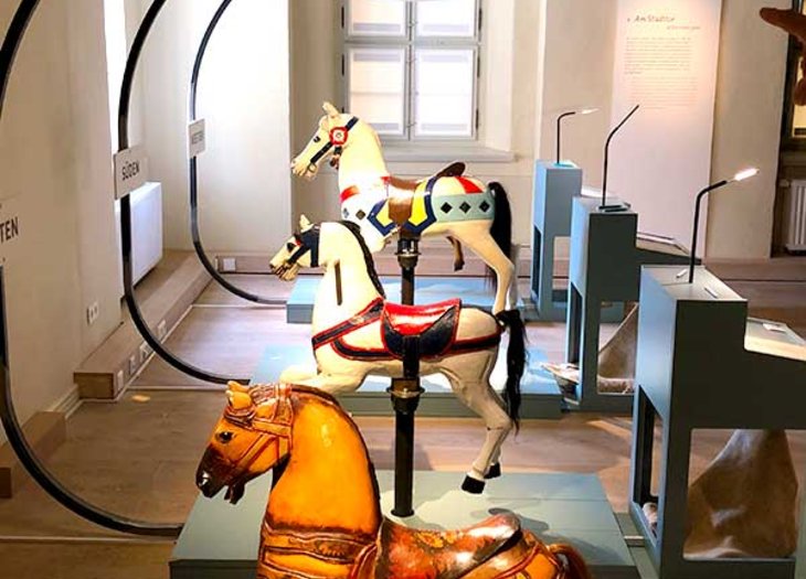Pferderennen im Augusteum für Kinder
