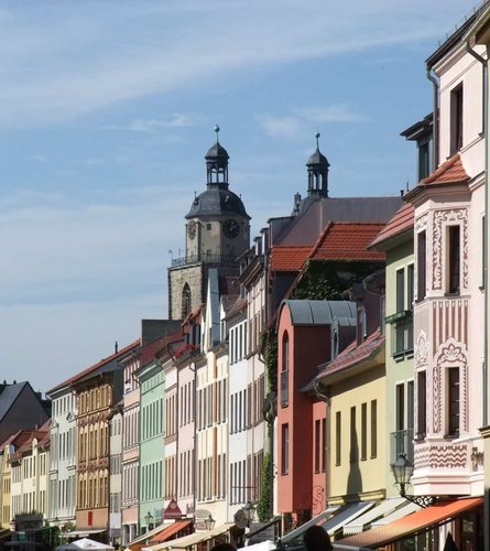 Bunte Häuserreihe in der Stadt