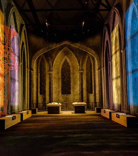 Bunte Projektion in der Historischen Stadtinformation