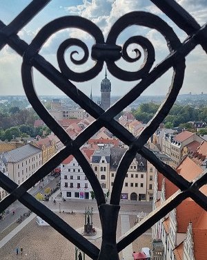Blick durch Ornament Spalier Herz von Stadtkirche Lutherstadt Wittenberg