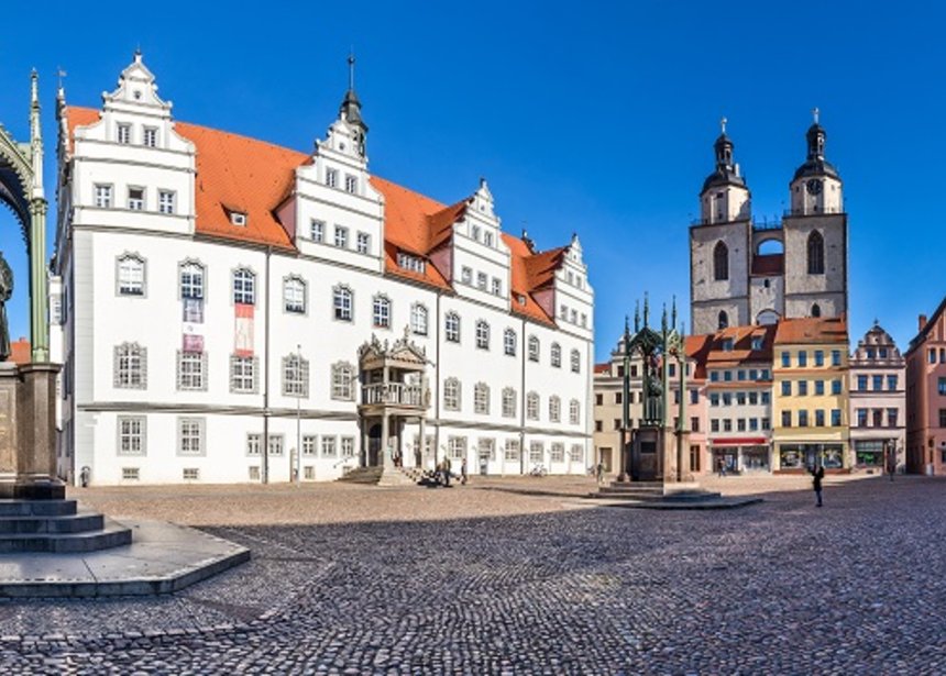 Marktplatz Wittenberg mit Luther 