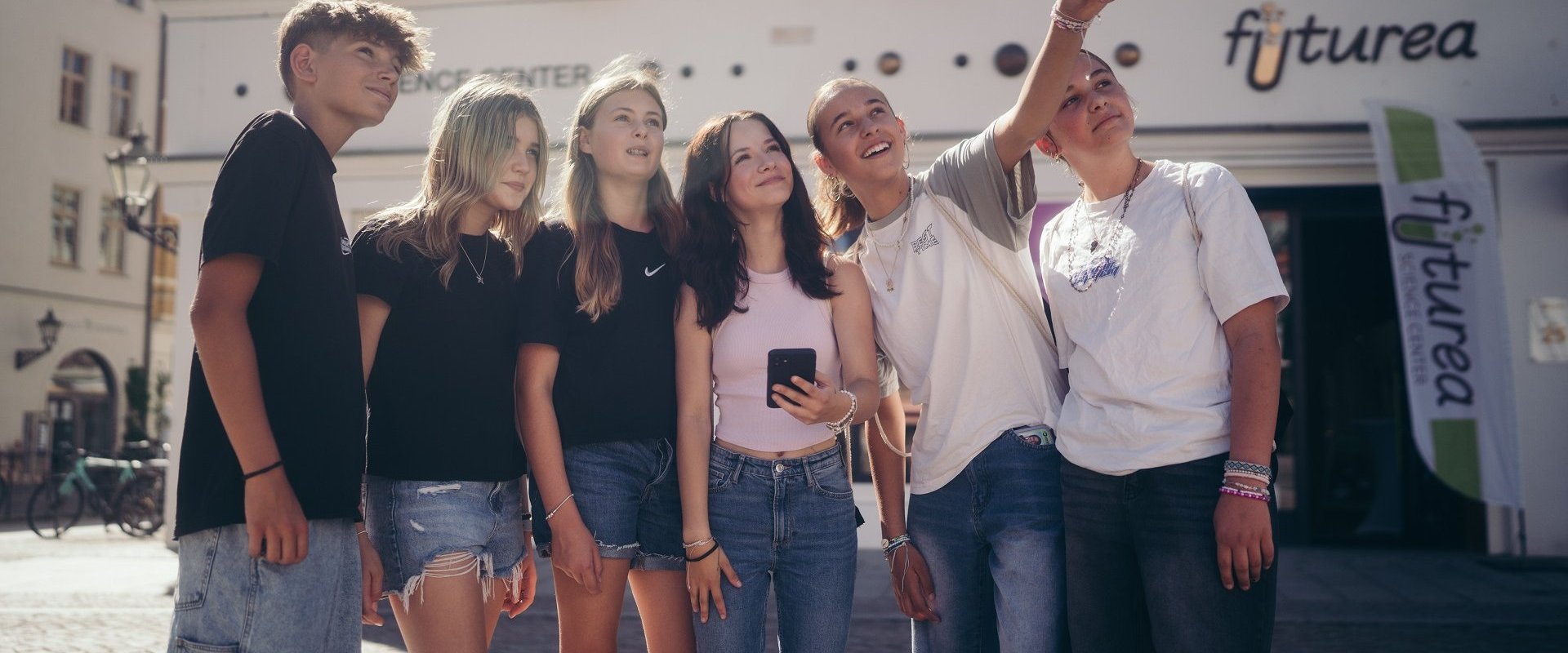  Gruppe von Kids mit der wittenwalk-App