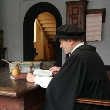 Gewandeter Stadtführer Philipp Melanchthon