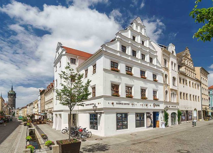 Außenansicht im historischen Gemäuer des Futurea Science Center