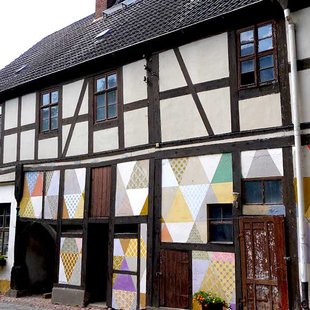 Bunte Wandgestaltung im Cranach-Hof Schlossstraße