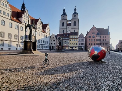 Markplatz mit Rad in der Lutherstadt Wittenberg