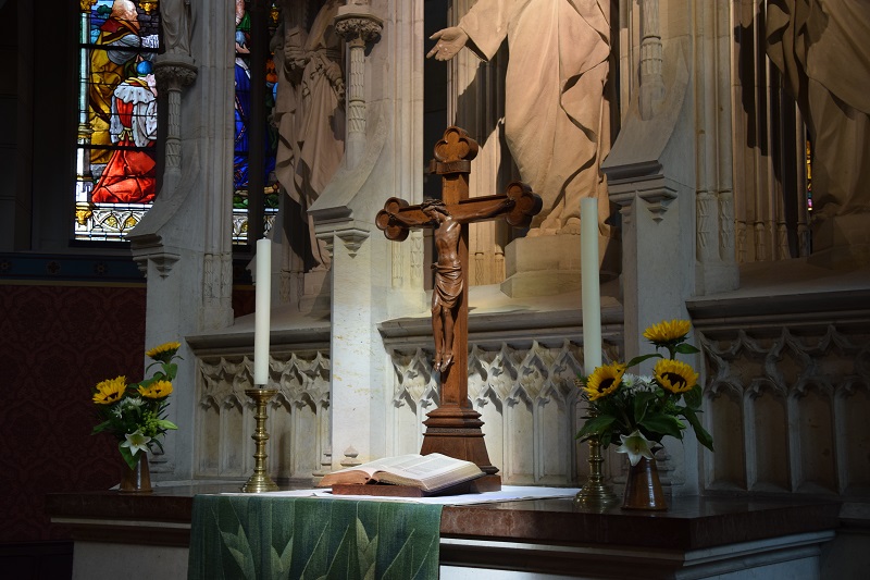 Schlosskirche Witteberg Altar mit jesus am Kreuz  